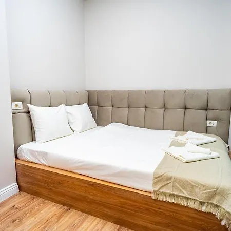 Old - Near Calea Victoriei * 부쿠레슈티